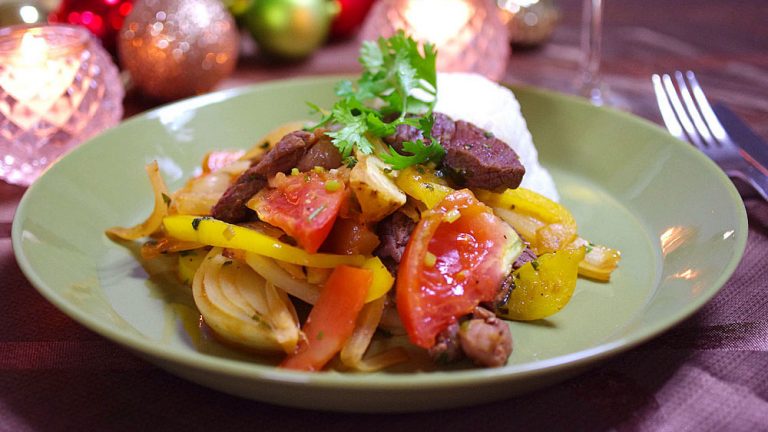 牛肉とフライドポテト⁉ペルーの「ロモサルタード」#世界の料理