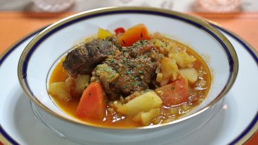 ハンガリーといえばパプリカ！牛肉の煮込み「グヤーシュ」 #世界の料理