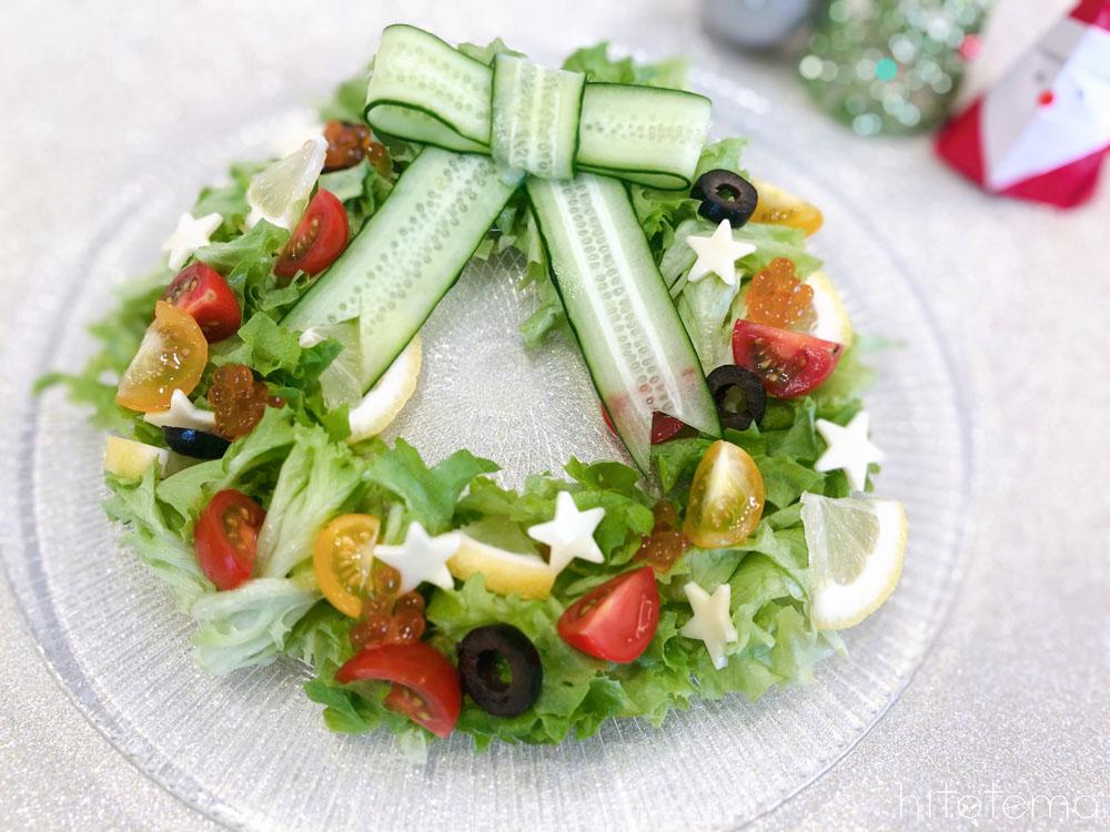 クリスマスディナーの1品に きゅうりのリボンがポイントのリースサラダのレシピ Hitotema ひとてま
