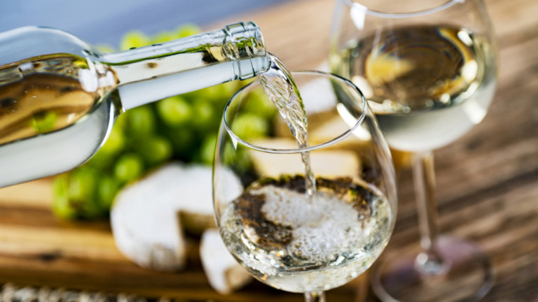 初夏にぴったり！ポルトガルの爽やかな微発泡ワイン「ヴィーニョヴェルデ」とは？おすすめをソムリエが紹介